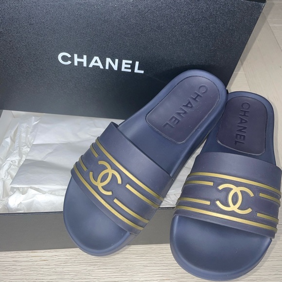 EUC Women's CHANEL CC Logo Pool Slides Size 36 - Picture 5 of 7